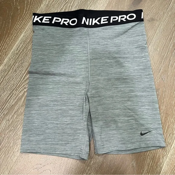 Nike Shorts - Picture 1 of 3